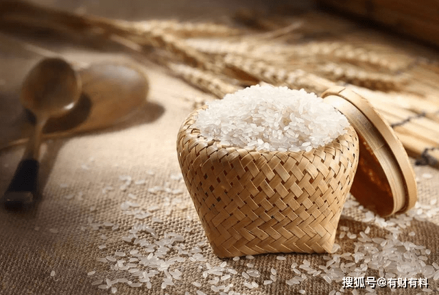 原创 古代一两银子，放现在值多少钱？你的月收入，在古代能当几品官？3