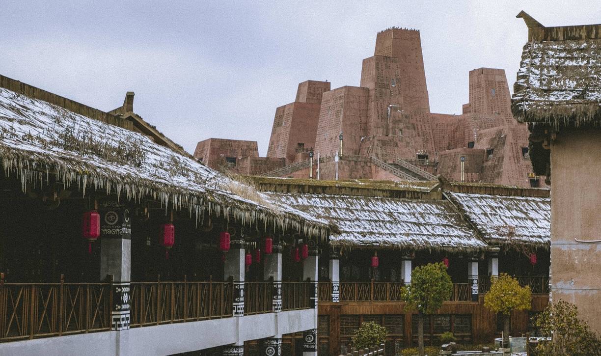 贵州的山区里隐藏着民族特色建筑群,彝族风情海坪文化小镇1