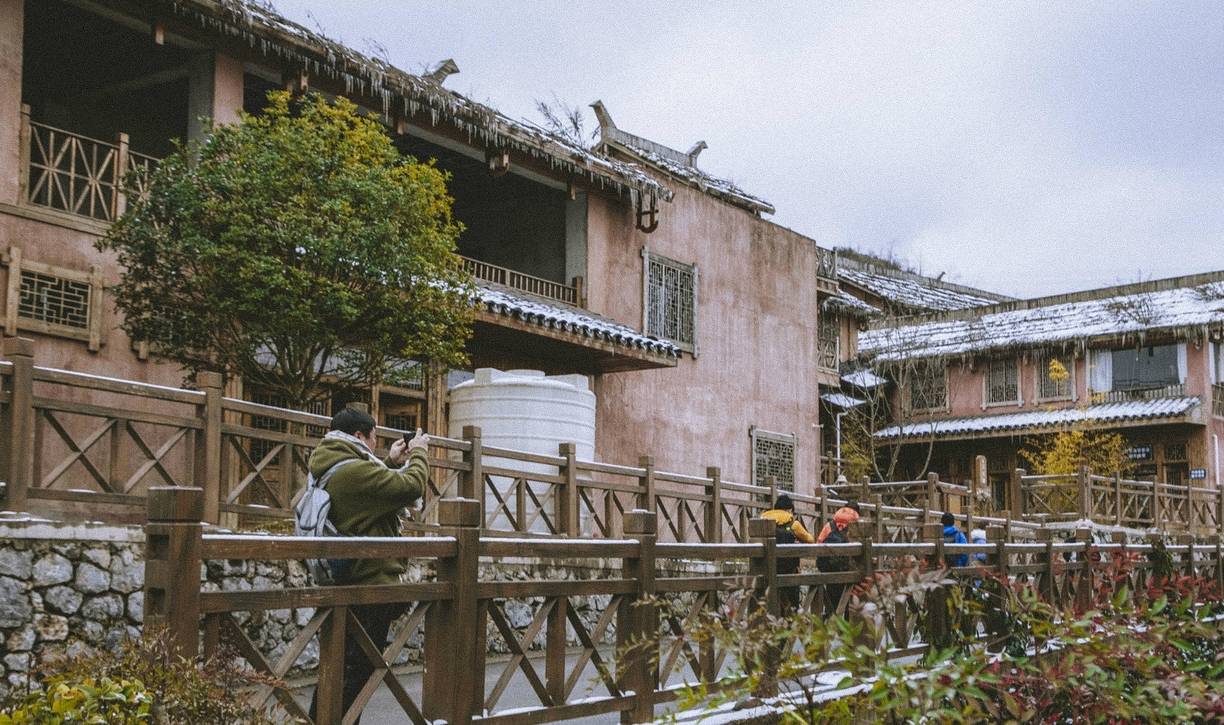 贵州的山区里隐藏着民族特色建筑群,彝族风情海坪文化小镇3