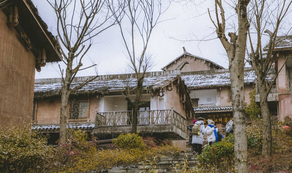 贵州的山区里隐藏着民族特色建筑群,彝族风情海坪文化小镇4