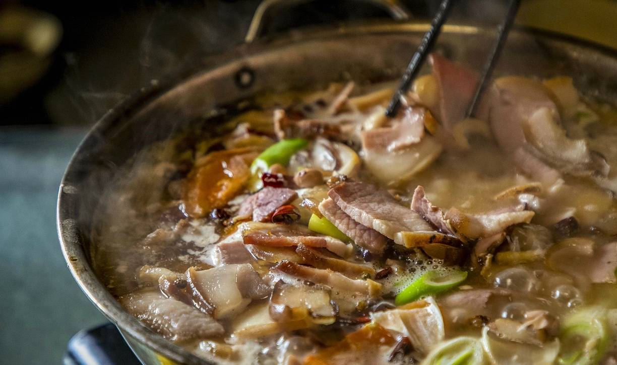 贵州的山区里隐藏着民族特色建筑群,彝族风情海坪文化小镇7