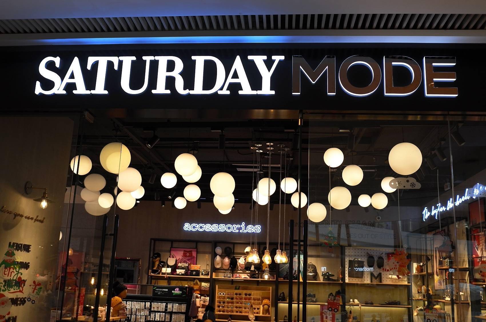 业绩预亏超4亿,曾被李子柒挽救的“女鞋第一股”,放弃卖鞋1