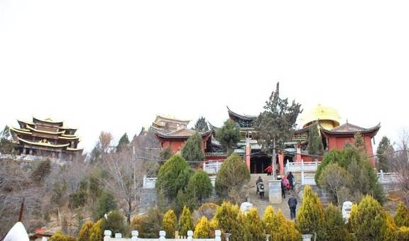 原创 海拔3000米的公园里,有国内最大转经筒,60吨纯铜镀金打造1