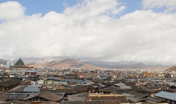 原创 海拔3000米的公园里,有国内最大转经筒,60吨纯铜镀金打造6