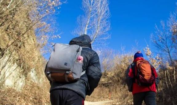 原创 再访秦岭岭沟，竟然碰到了与四年前一样的场景：四头黄牛和一个人8