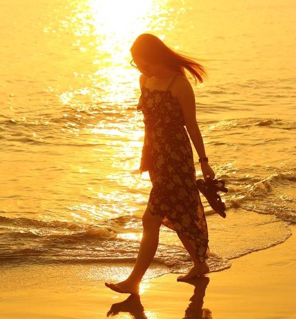 原创 春节打卡三亚，孩童海边玩坏夕阳，老玩童归来还是少年1