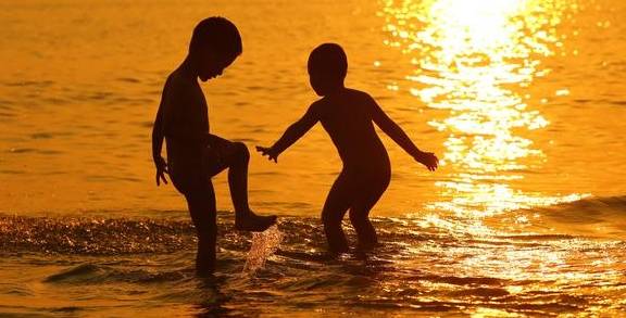 原创 春节打卡三亚，孩童海边玩坏夕阳，老玩童归来还是少年8