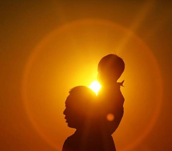 原创 春节打卡三亚，孩童海边玩坏夕阳，老玩童归来还是少年9