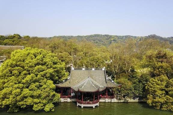 原创 航拍杭州西湖水天一色美极了,春节周边游就选西湖,还不用门票5