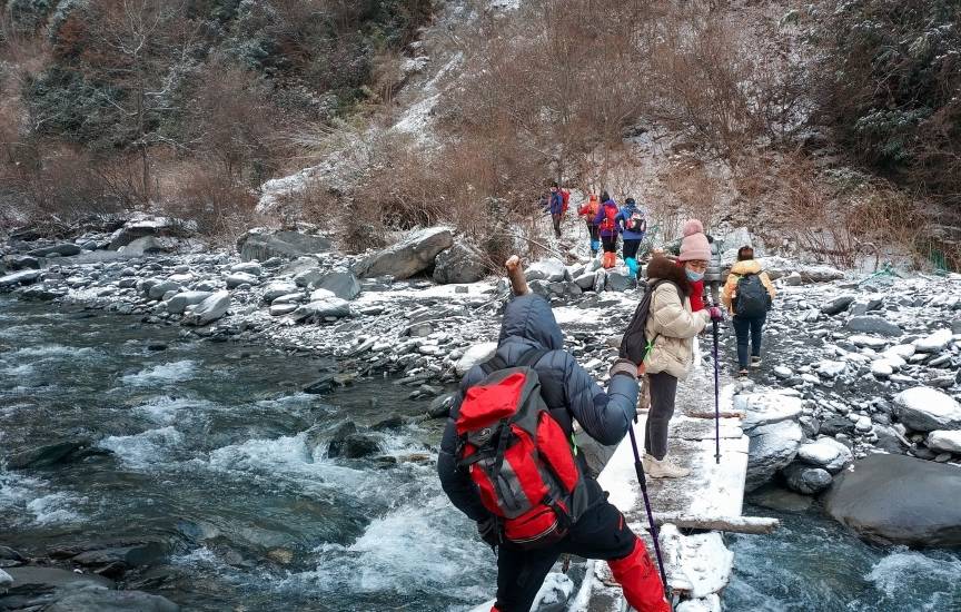 原创 卧龙关冰瀑，号称完爆虎牙，只因这里生活着大熊猫和雪豹吗3