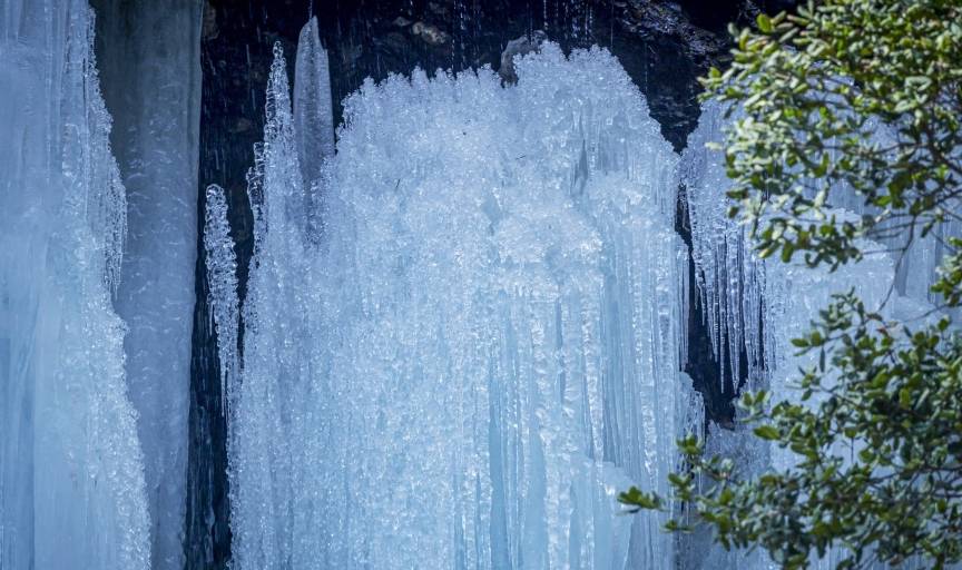原创 卧龙关冰瀑，号称完爆虎牙，只因这里生活着大熊猫和雪豹吗11