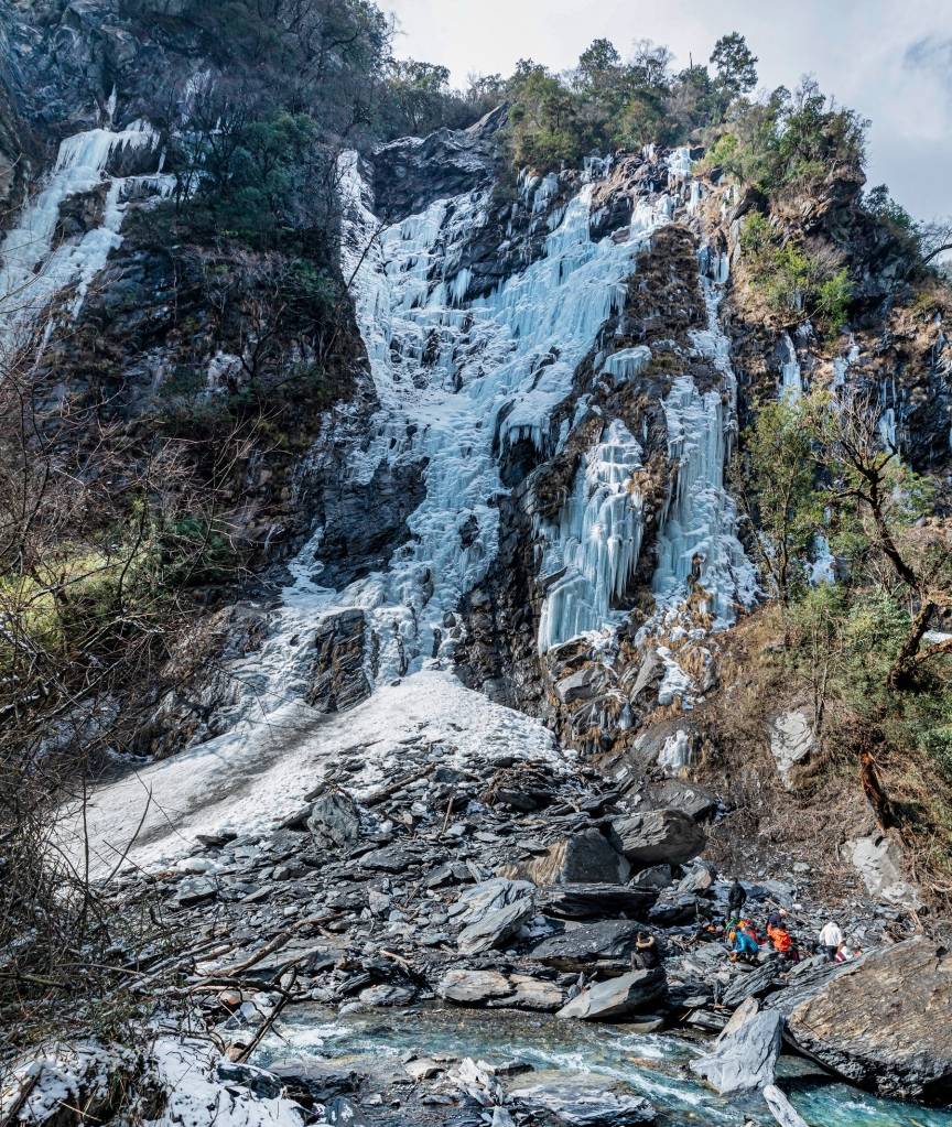 原创 卧龙关冰瀑，号称完爆虎牙，只因这里生活着大熊猫和雪豹吗12