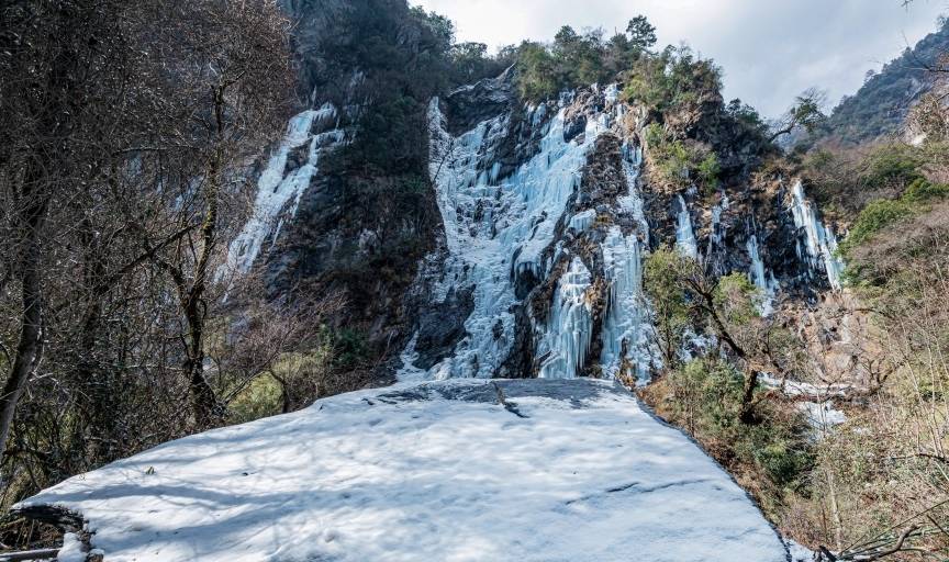 原创 卧龙关冰瀑，号称完爆虎牙，只因这里生活着大熊猫和雪豹吗10