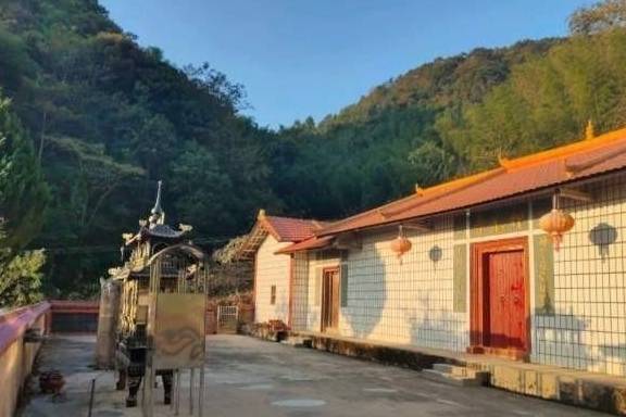 原创 梅州蕉岭县皇佑庵,步伐蹒跚的老人每天上山来看庙,图什么?3