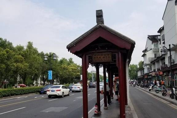 原创 苏州的公交站太好看了,个个像江南园林,外地人羡慕不已2