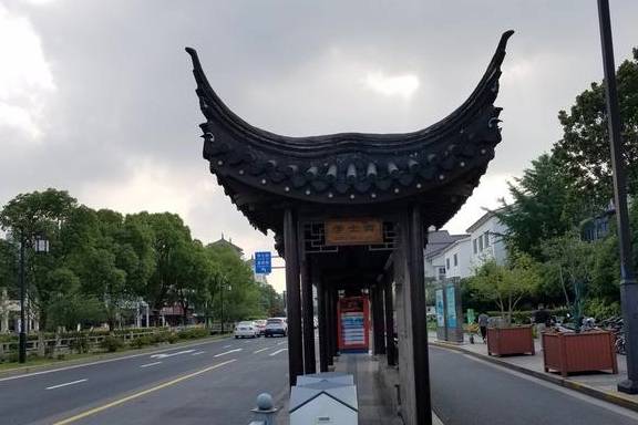 原创 苏州的公交站太好看了,个个像江南园林,外地人羡慕不已4