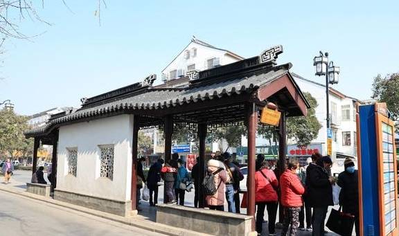 原创 苏州的公交站太好看了,个个像江南园林,外地人羡慕不已7