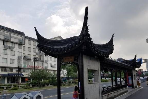 原创 苏州的公交站太好看了,个个像江南园林,外地人羡慕不已8