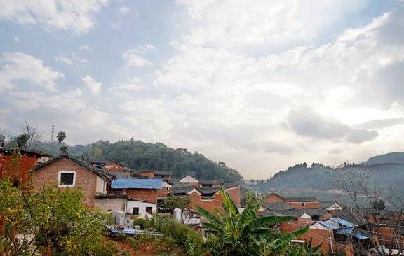 原创 云南大山深处古村落,因种茶富甲一方,而今只剩下摇摇欲坠被遗忘1