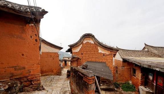 原创 云南大山深处古村落,因种茶富甲一方,而今只剩下摇摇欲坠被遗忘2