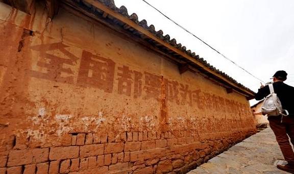 原创 云南大山深处古村落,因种茶富甲一方,而今只剩下摇摇欲坠被遗忘3