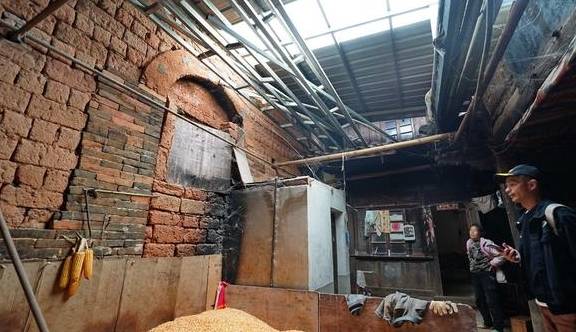 原创 云南大山深处古村落,因种茶富甲一方,而今只剩下摇摇欲坠被遗忘5