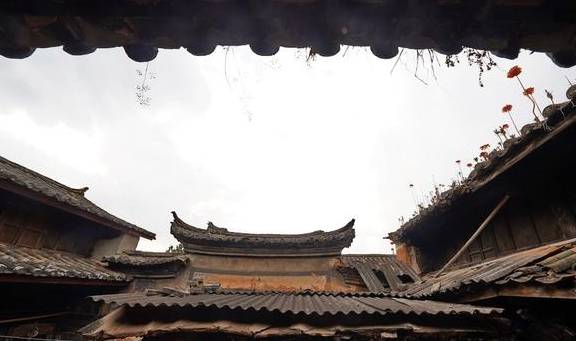 原创 云南大山深处古村落,因种茶富甲一方,而今只剩下摇摇欲坠被遗忘12