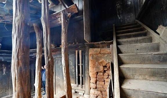 原创 云南大山深处古村落,因种茶富甲一方,而今只剩下摇摇欲坠被遗忘13