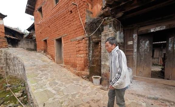 原创 云南大山深处古村落,因种茶富甲一方,而今只剩下摇摇欲坠被遗忘14