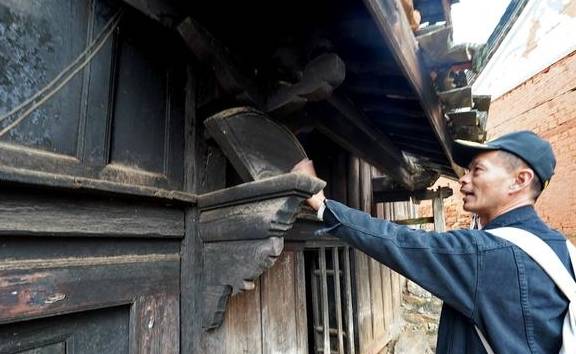 原创 云南大山深处古村落,因种茶富甲一方,而今只剩下摇摇欲坠被遗忘17