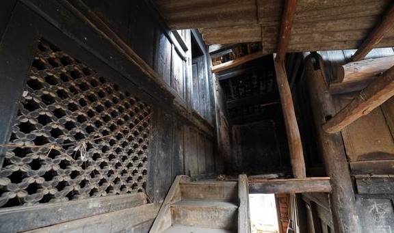 原创 云南大山深处古村落,因种茶富甲一方,而今只剩下摇摇欲坠被遗忘18