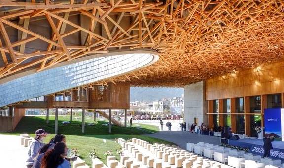 原创 大理旅游新地标,杨丽萍大剧院,投资1.5亿,耗时5年打造2