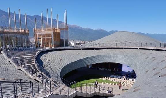 原创 大理旅游新地标,杨丽萍大剧院,投资1.5亿,耗时5年打造5