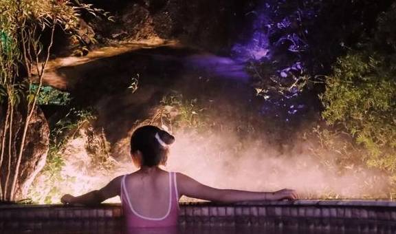 原创 春节不加价含景区门票!山巅私汤随心泡,睡进仙气飘飘的半山腰鸟巢3