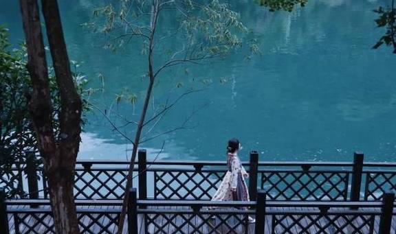 原创 春节不加价含景区门票!山巅私汤随心泡,睡进仙气飘飘的半山腰鸟巢4