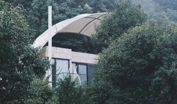 原创 春节不加价含景区门票!山巅私汤随心泡,睡进仙气飘飘的半山腰鸟巢8