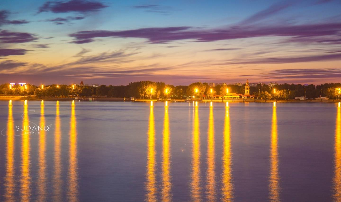 原创 冬天的江上能开车,我不信!东北人:不仅能开车还能“开坦克”1