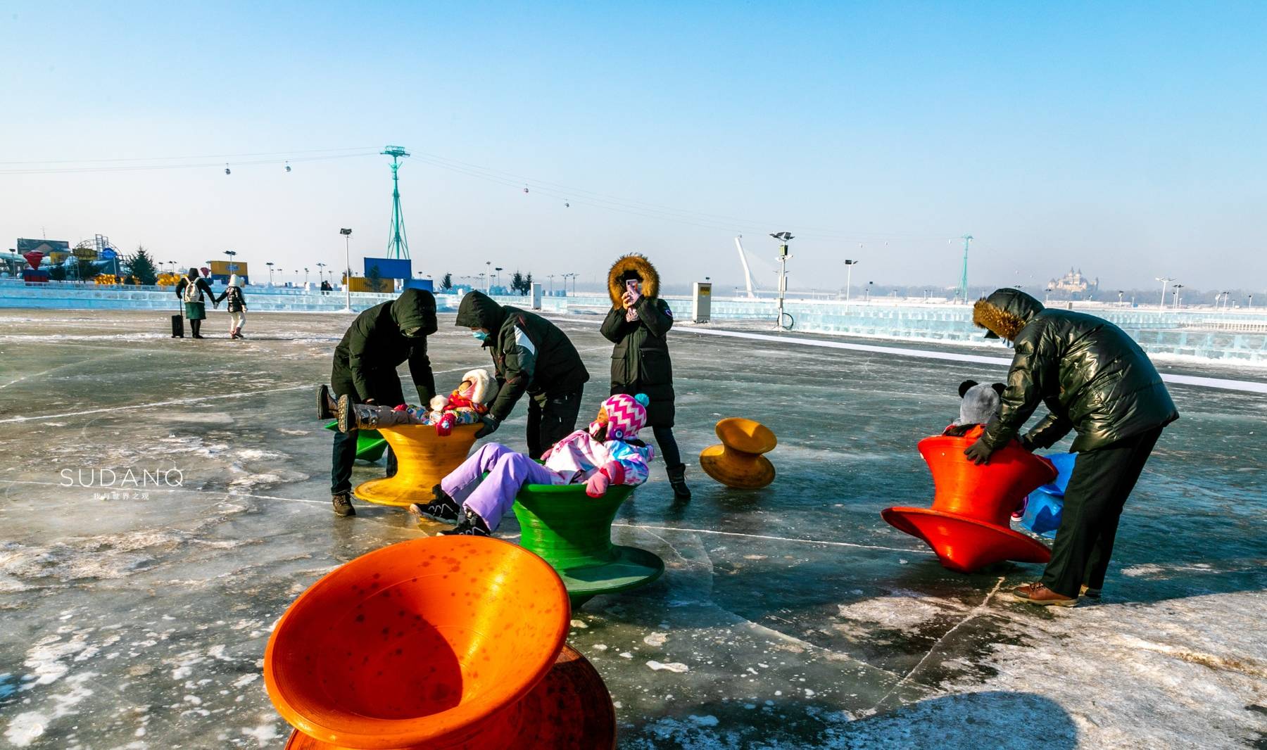 原创 冬天的江上能开车,我不信!东北人:不仅能开车还能“开坦克”5