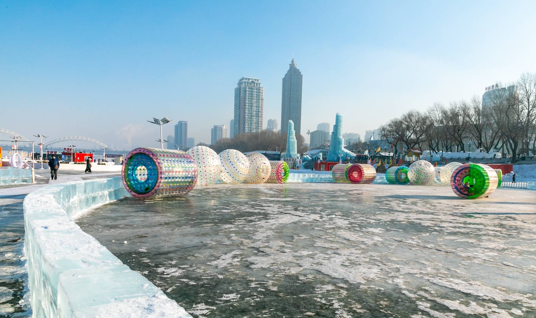 原创 冬天的江上能开车,我不信!东北人:不仅能开车还能“开坦克”6