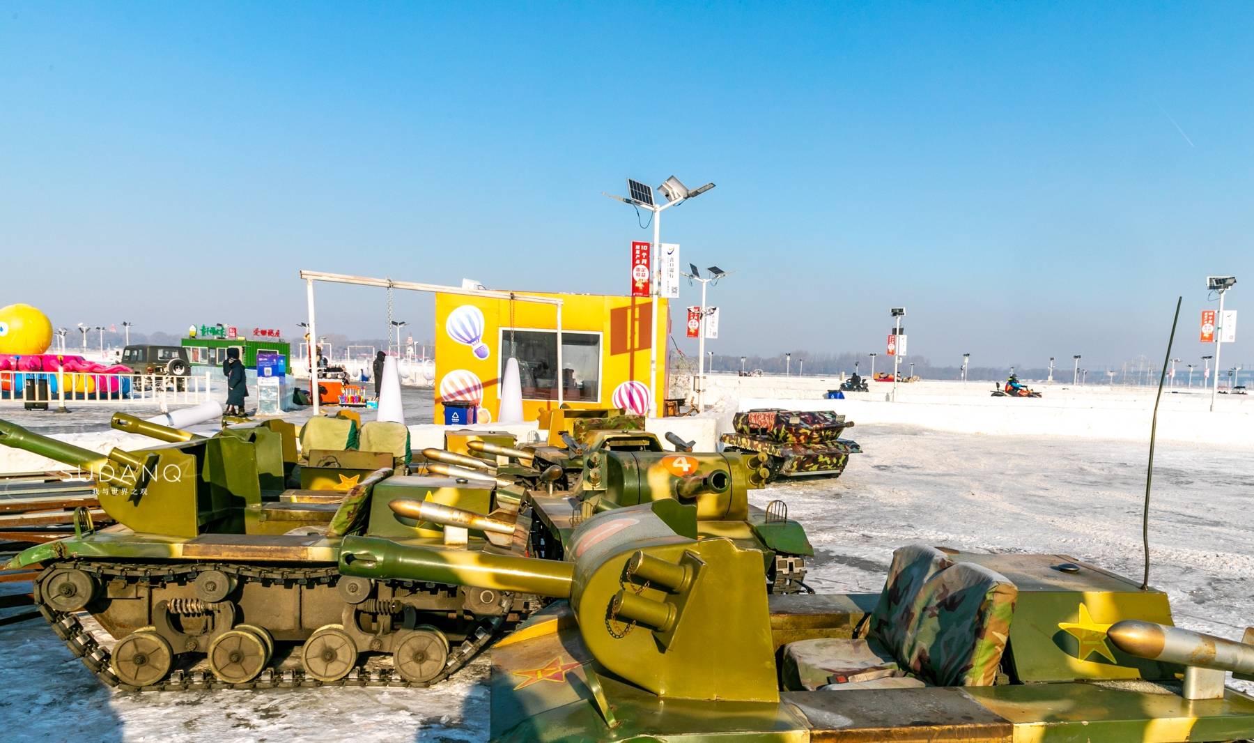 原创 冬天的江上能开车,我不信!东北人:不仅能开车还能“开坦克”8