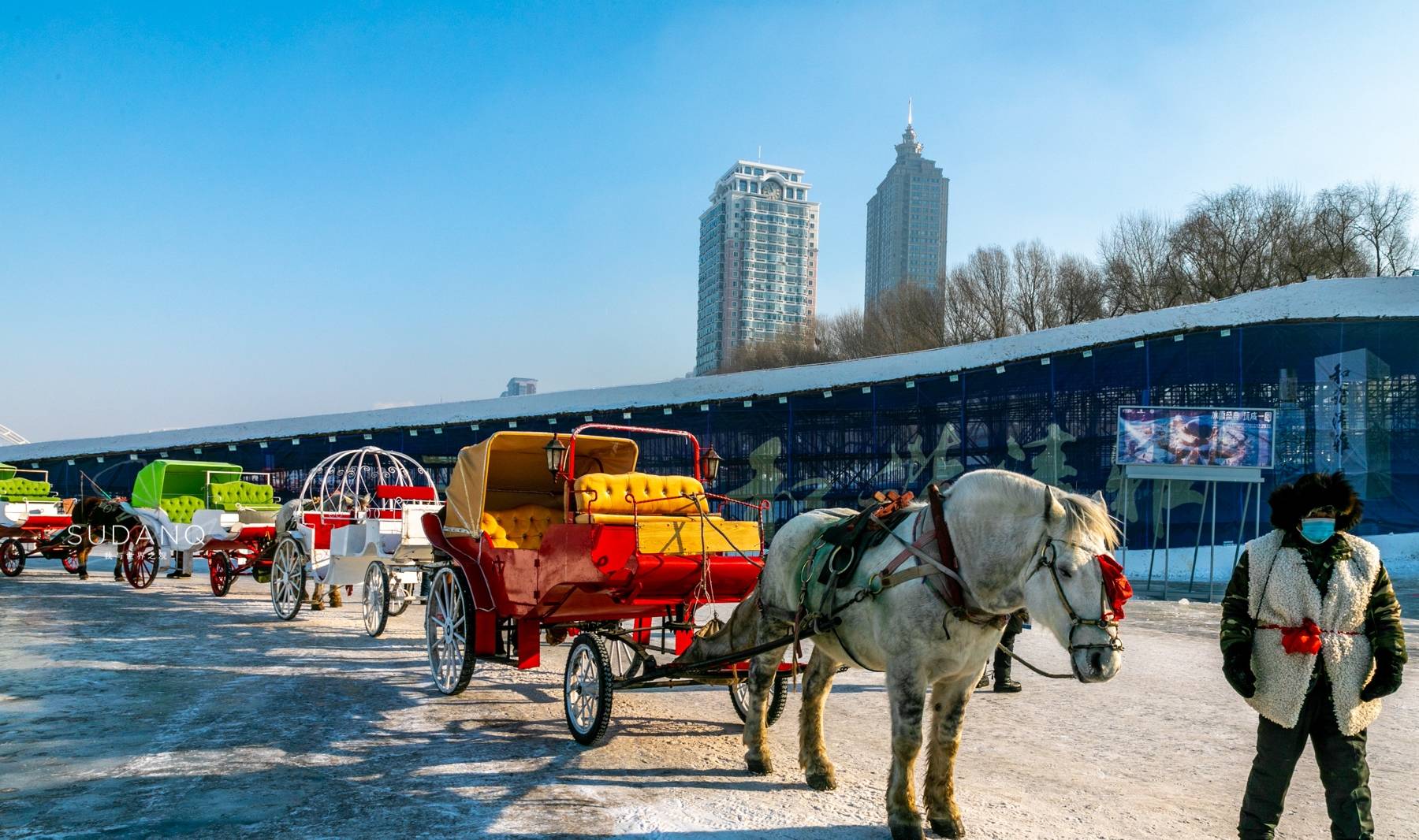 原创 冬天的江上能开车,我不信!东北人:不仅能开车还能“开坦克”9