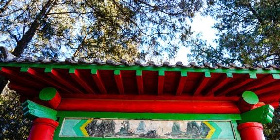 原创 80年再回首,寻访河北潘家峪惨案陵园,4座坟头埋葬着1230位村民3