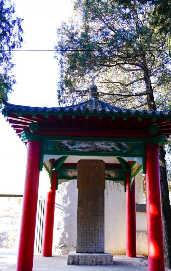 原创 80年再回首,寻访河北潘家峪惨案陵园,4座坟头埋葬着1230位村民8