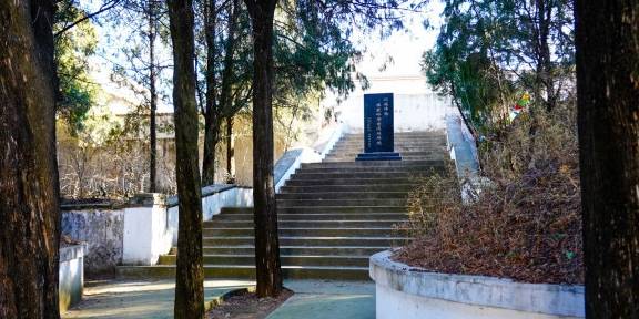 原创 80年再回首,寻访河北潘家峪惨案陵园,4座坟头埋葬着1230位村民15