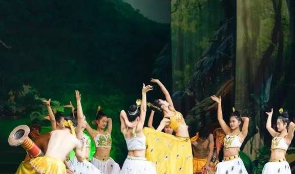 原创 比泰国清丽,比马来风情,国境内的迷你“东南亚”温暖如春12