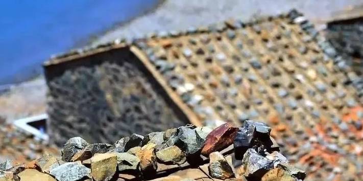 原创 宫崎骏同款海上铁路,中国“小镰仓”要火,家家都是海景房9