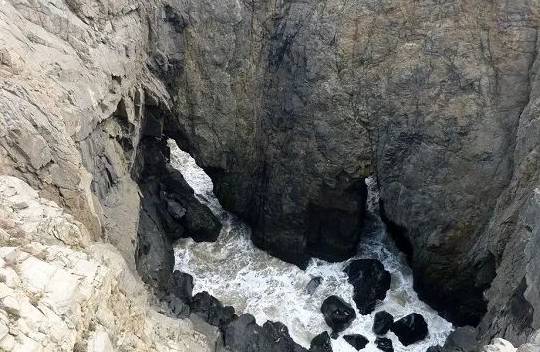 原创 宫崎骏同款海上铁路,中国“小镰仓”要火,家家都是海景房10