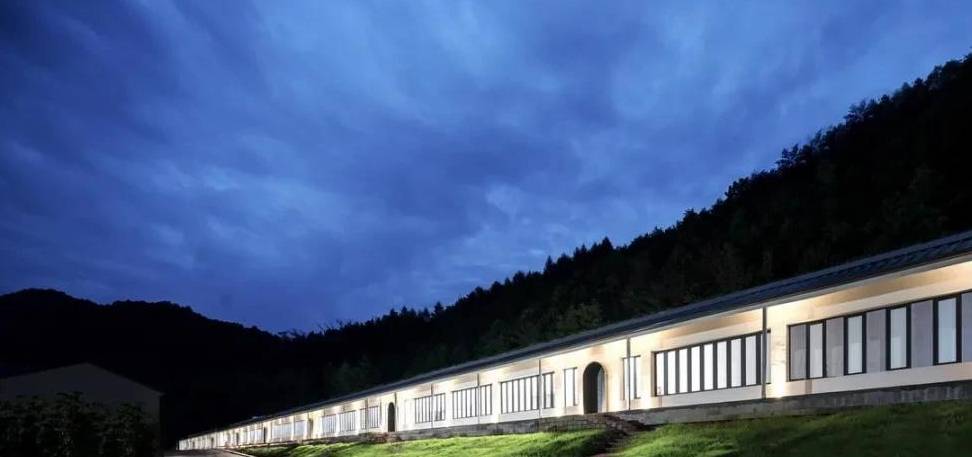 原创 这个哈佛女学霸在绝美的无人之地造房子，改变中产打卡旅行方式4