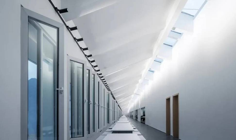 原创 这个哈佛女学霸在绝美的无人之地造房子，改变中产打卡旅行方式5