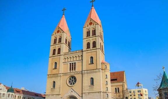 原创 老城区里的旧房子,是百年别墅更是网红书店,可观青岛地标2